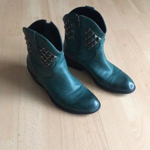 🔵Studded detailed forest green booties/ heels